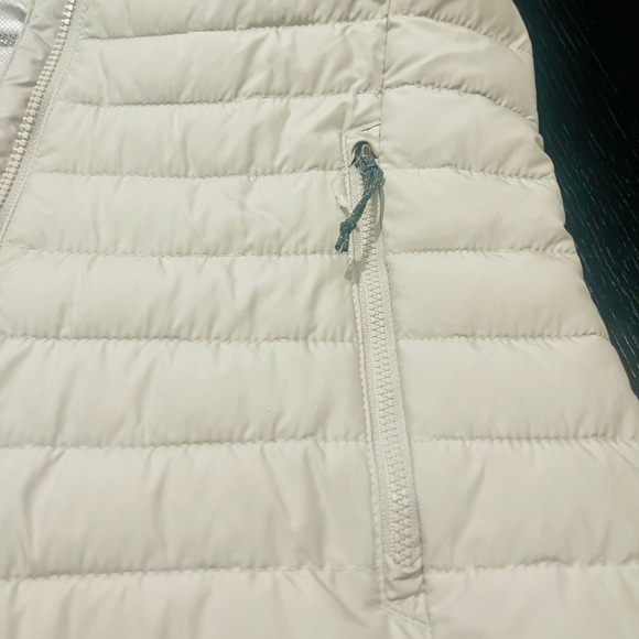 Columbia Women's Light Beige Hooded Packable Puffer Jacket - Picture 8 of 11